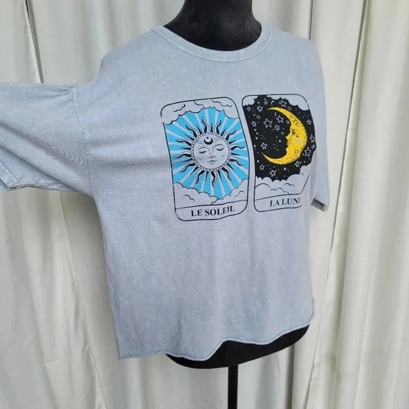 ACEMI WOMEN'S LIGHT BLUE CROPPED TEE SIZE LARGE SUN MOON SHORT SLEVE T-SHIRT - Picture 3 of 8